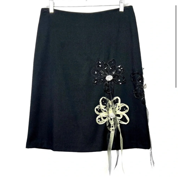 Anthropologie Dresses & Skirts - Ruth by Anthropologie skirt with ribbon appliqué flowers - size 4